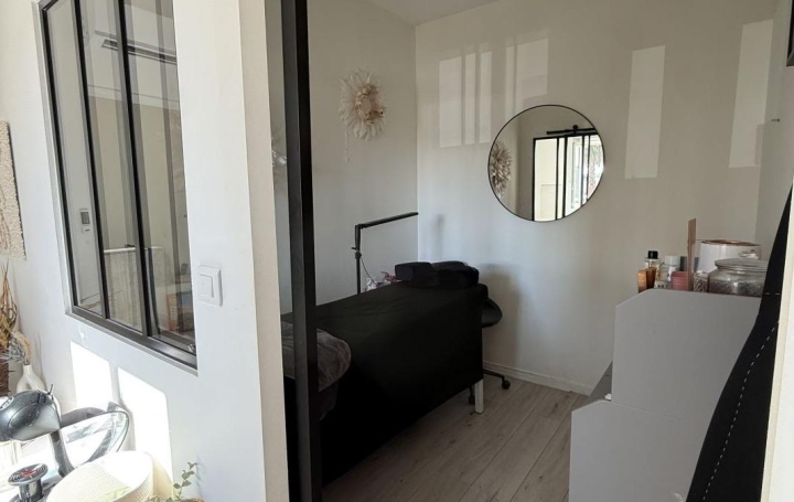 Local commercial SAINT-VICTORET (13730)  43 m2 755 € 