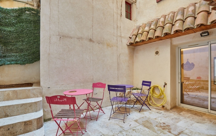 2 Pièces AIX-EN-PROVENCE (13100)  32 m2 990 € 