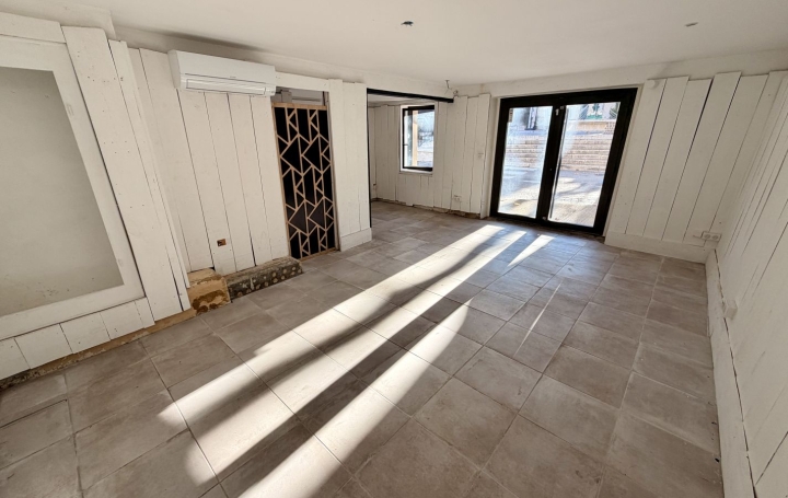 Local commercial VELAUX (13880)  33 m2 665 € 