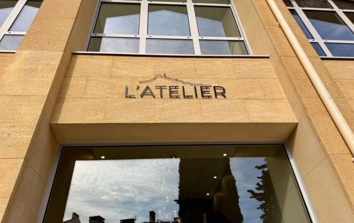 Local commercial AIX-EN-PROVENCE (13100)  30 m2 834 € 