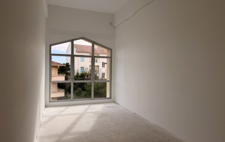 Local commercial AIX-EN-PROVENCE (13100)  30 m2 834 € 