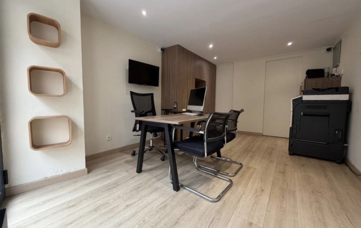 Local / Bureau EGUILLES (13510) 17 m<sup>2</sup> 595 € 