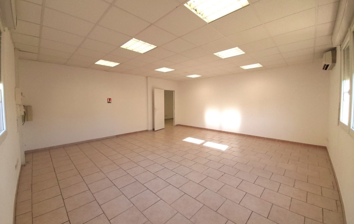 Local commercial GARDANNE (13120)  107 m2 1 050 € 