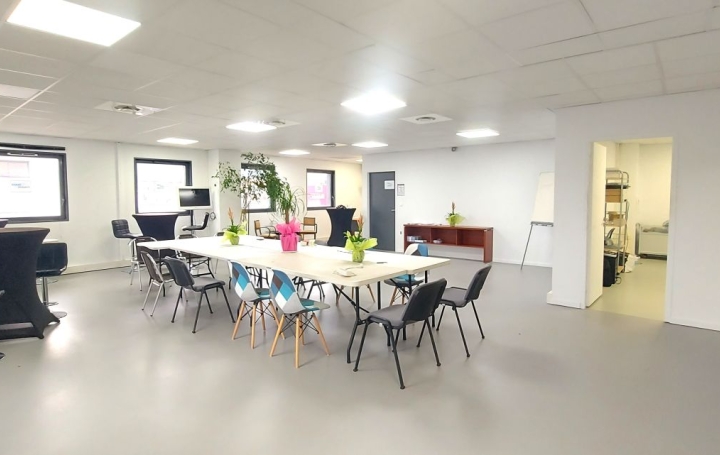 Local commercial BOUC-BEL-AIR (13320)  135 m2 2 050 € 