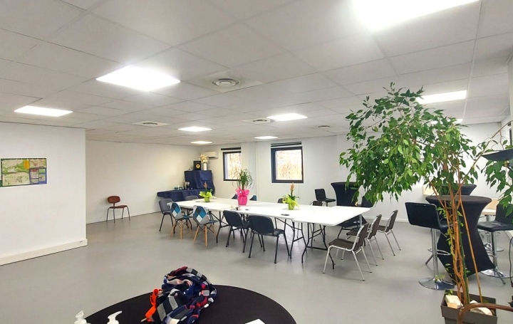 Local commercial BOUC-BEL-AIR (13320)  135 m2 2 050 € 