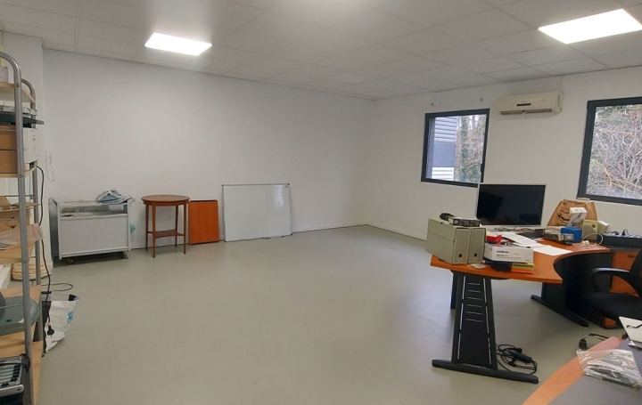 Local commercial BOUC-BEL-AIR (13320)  135 m2 2 050 € 