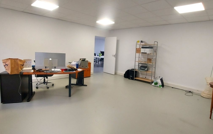 Local commercial BOUC-BEL-AIR (13320)  135 m2 2 050 € 