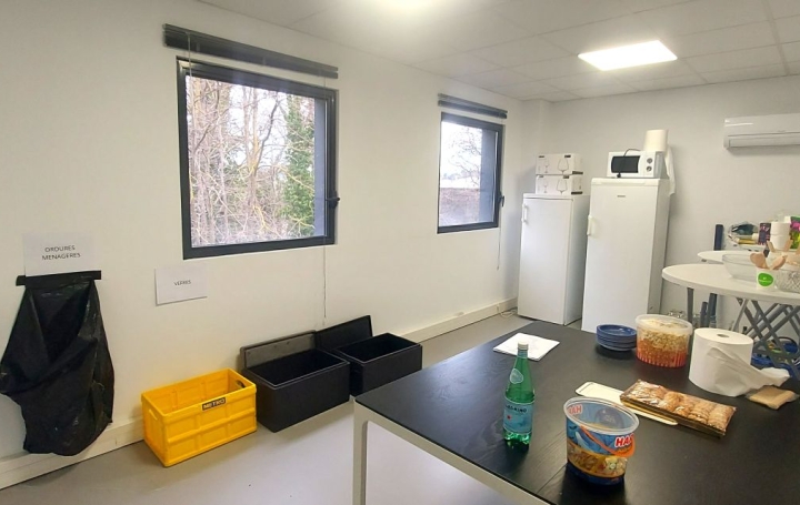 Local commercial BOUC-BEL-AIR (13320)  135 m2 2 050 € 