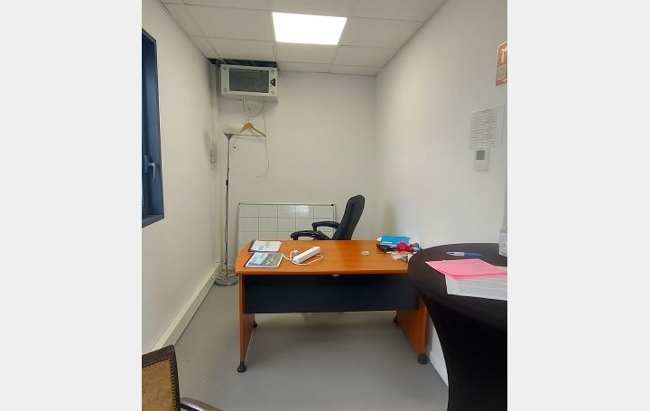 Local commercial BOUC-BEL-AIR (13320)  135 m2 2 050 € 