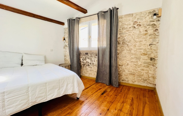 Maison de village EGUILLES (13510)  32 m2 795 € 