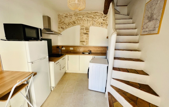 Maison de village EGUILLES (13510)  32 m2 795 € 