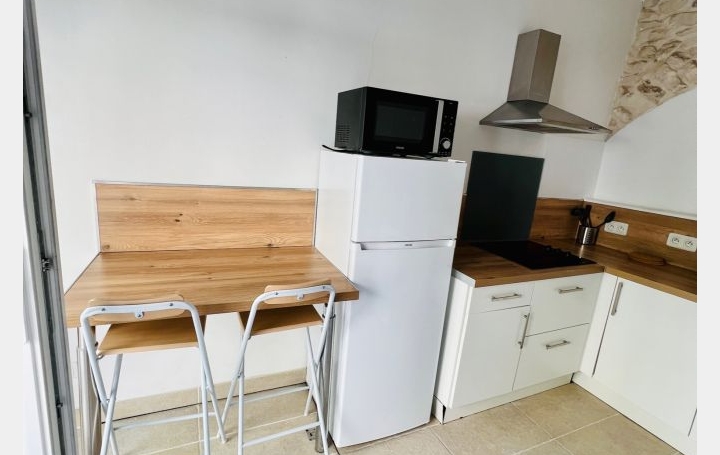 Maison de village EGUILLES (13510)  32 m2 795 € 