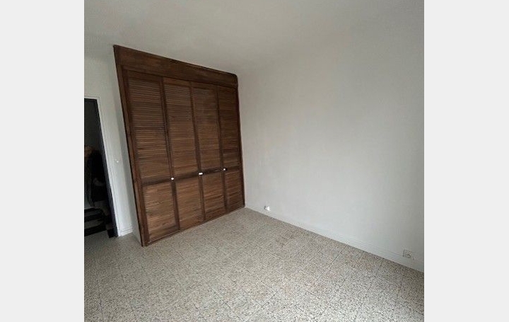 Maison de village EYGUIERES (13430)  63 m2 780 € 