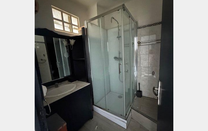 Maison de village EYGUIERES (13430)  63 m2 780 € 