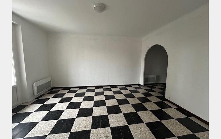 Maison de village EYGUIERES (13430)  63 m2 780 € 