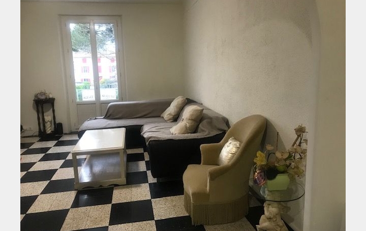 Maison de village EYGUIERES (13430)  63 m2 780 € 