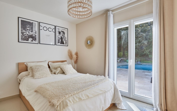 Maison SIMIANE-COLLONGUE (13109)  220 m2 1 480 000 € 