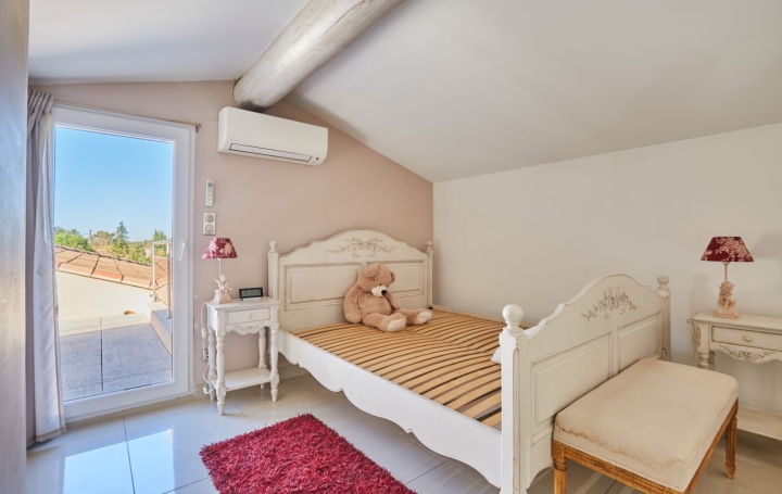 Maison SIMIANE-COLLONGUE (13109)  220 m2 1 480 000 € 