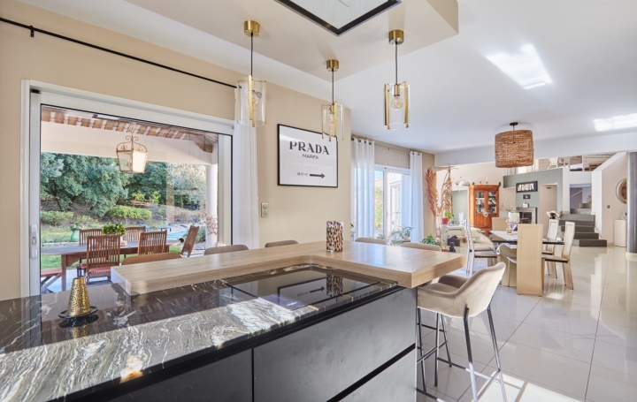 Maison SIMIANE-COLLONGUE (13109)  220 m2 1 480 000 € 