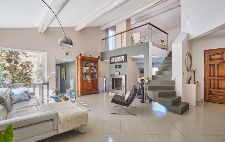 Maison / Villa SIMIANE-COLLONGUE (13109) 220 m<sup>2</sup> 1 480 000 € 