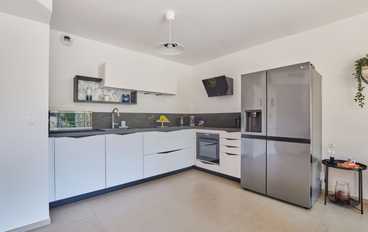 3 Pièces LE THOLONET (13100)  81 m2 480 000 € 