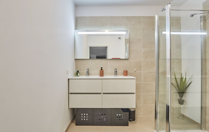 3 Pièces LE THOLONET (13100)  81 m2 480 000 € 