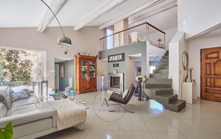 Maison SIMIANE-COLLONGUE (13109)  220 m2 1 360 000 € 