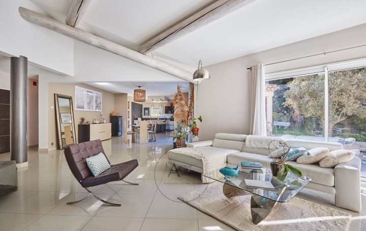Maison SIMIANE-COLLONGUE (13109)  220 m2 1 360 000 € 