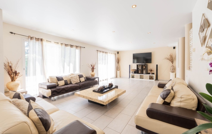 Villa MOUXY (73100)  185 m2 750 000 € 