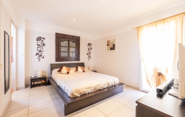 Villa MOUXY (73100)  185 m2 750 000 € 