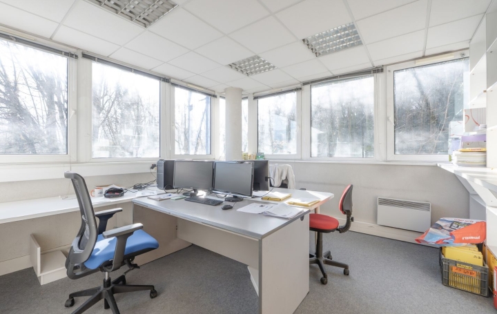 Local d'activité SEYNOD (74600)  158 m2 365 700 € 