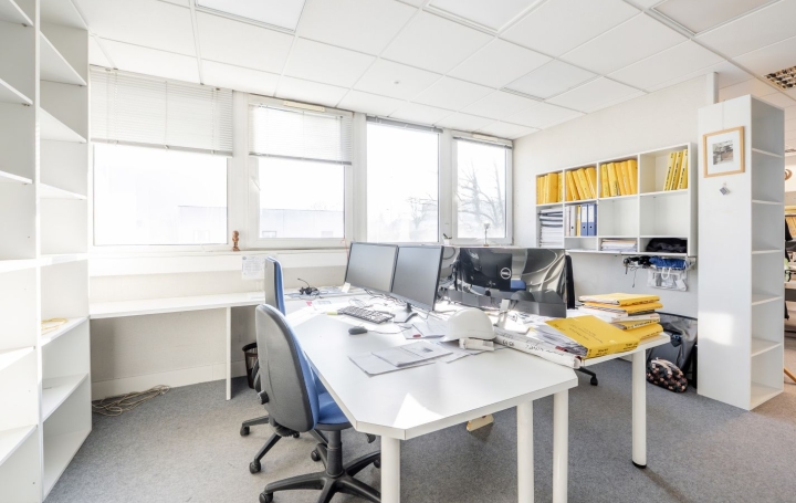 Local d'activité SEYNOD (74600)  158 m2 365 700 € 