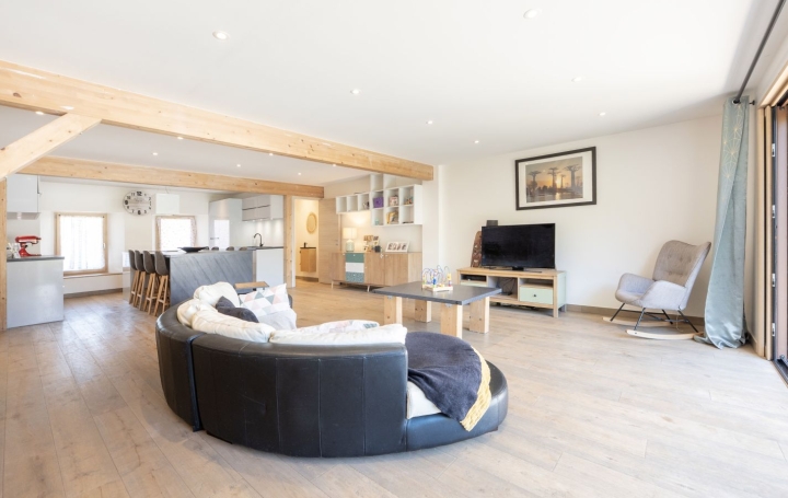 4 Pièces ANNECY (74000)  105 m2 560 000 € 