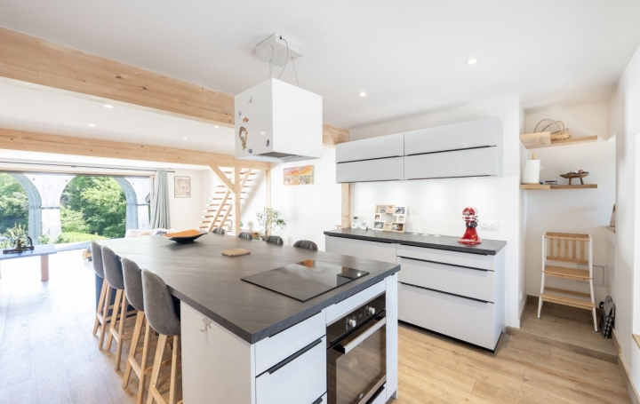 4 Pièces ANNECY (74000)  105 m2 560 000 € 