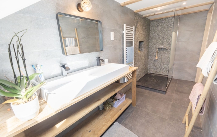 4 Pièces ANNECY (74000)  105 m2 560 000 € 