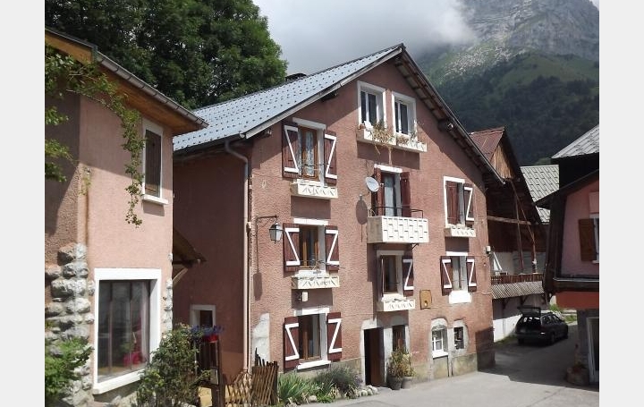 Réseau Immo-diffusion : Maison  MONTMIN  230 m2 230 000 € 