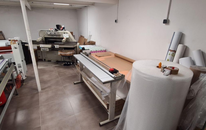 Activité commerciale MARSEILLE (13006)  150 m2 112 000 € 