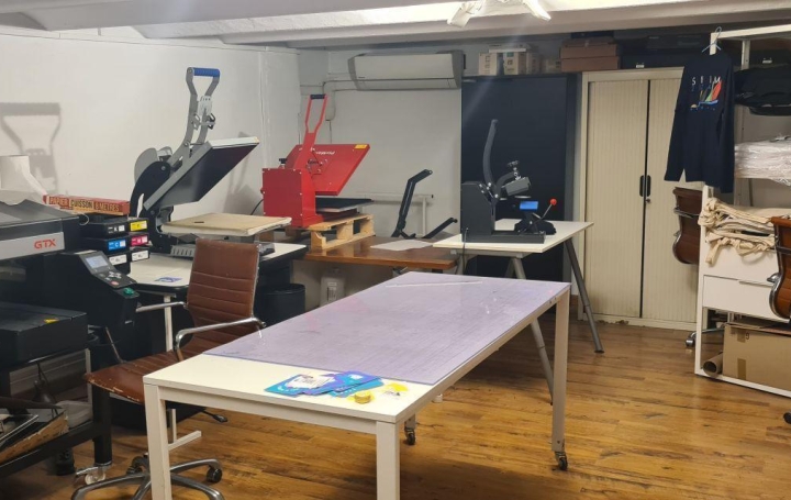 Activité commerciale MARSEILLE (13006)  150 m2 112 000 € 