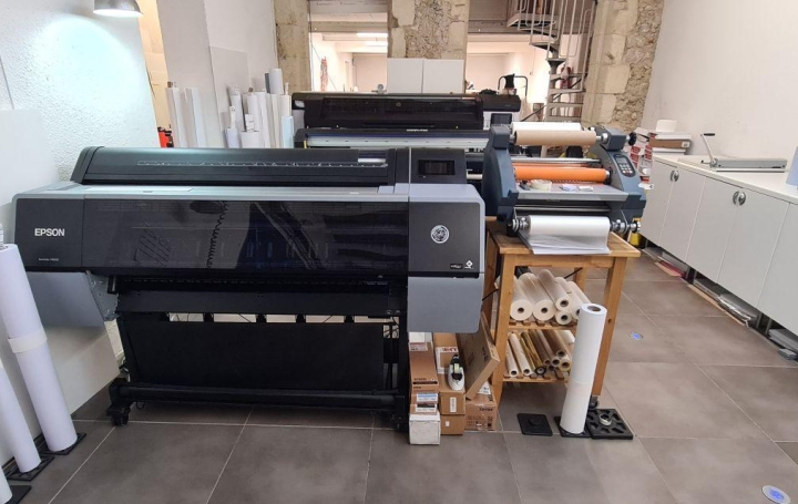 Activité commerciale MARSEILLE (13006)  150 m2 112 000 € 