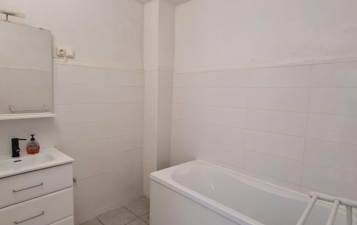 3 Pièces BEDARIEUX (34600)  71 m2 49 000 € 