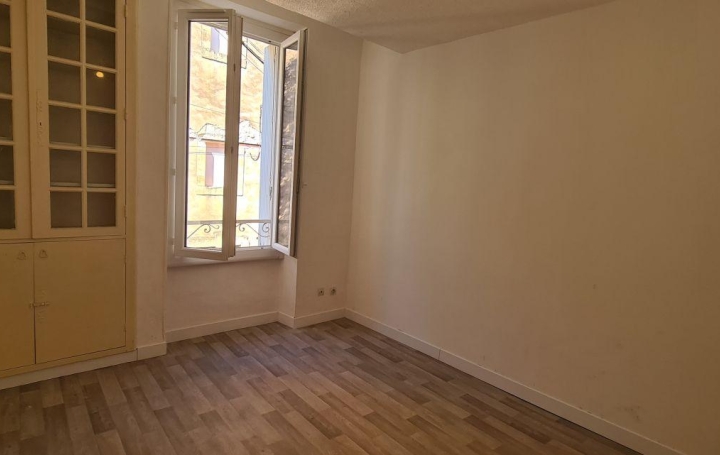 3 Pièces BEDARIEUX (34600)  71 m2 49 000 € 