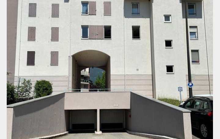 Garage / Parking SAINT-GENIS-POUILLY (01630) 13 m<sup>2</sup> 95 € 