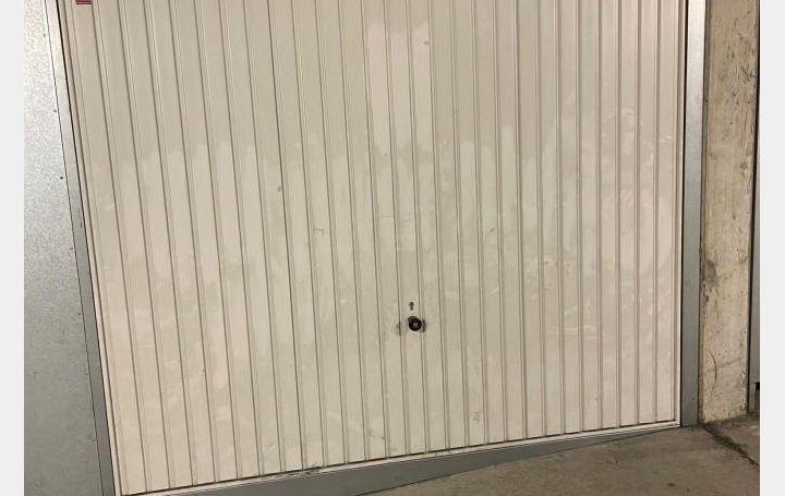 Garage SAINT-GENIS-POUILLY (01630)  13 m2 95 € 