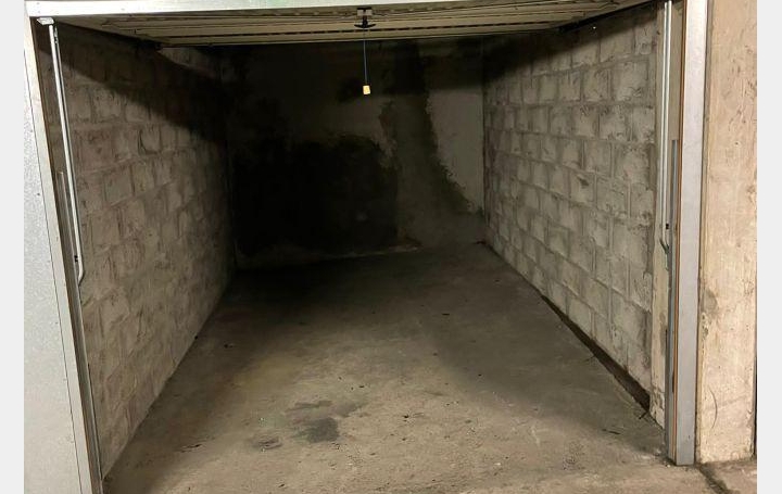 Garage SAINT-GENIS-POUILLY (01630)  13 m2 95 € 