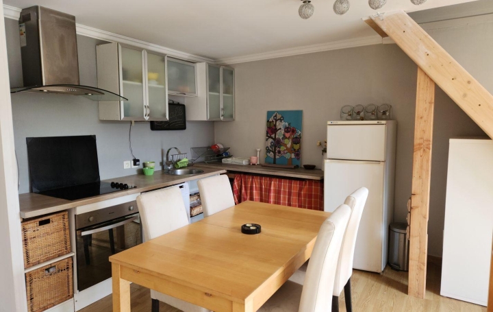 Réseau Immo-diffusion : Appartement P4  COLLONGES-SOUS-SALEVE  120 m2 2 800 € 