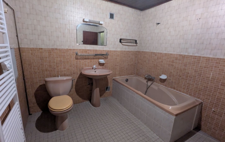 5 Pièces CHALLEX (01630)  164 m2 340 000 € 