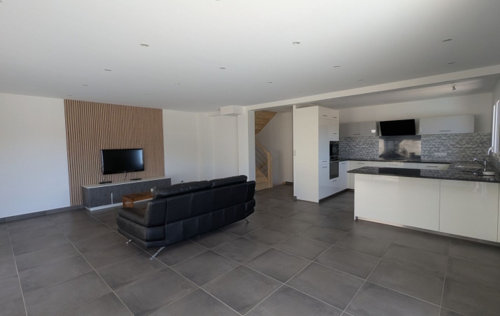 Maison LEAZ (01200)  142 m2 525 000 € 