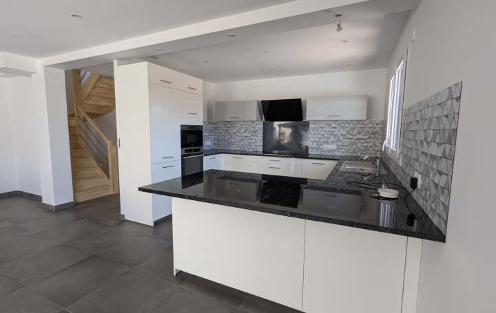 Maison LEAZ (01200)  142 m2 525 000 € 