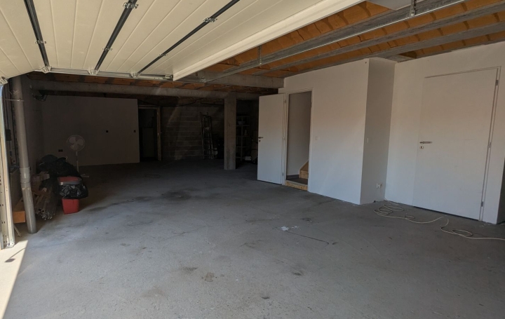 Maison LEAZ (01200)  142 m2 525 000 € 