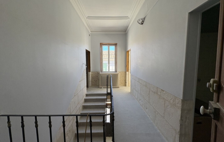 Maison REDESSAN (30129)  130 m2 1 100 € 